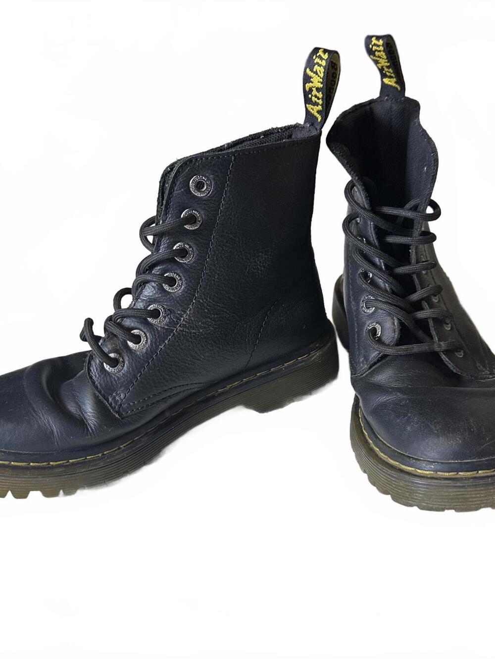 Doc Martens goth punk grunge Women’s Combat Boots Sz 7 Broken In Pebbled leather